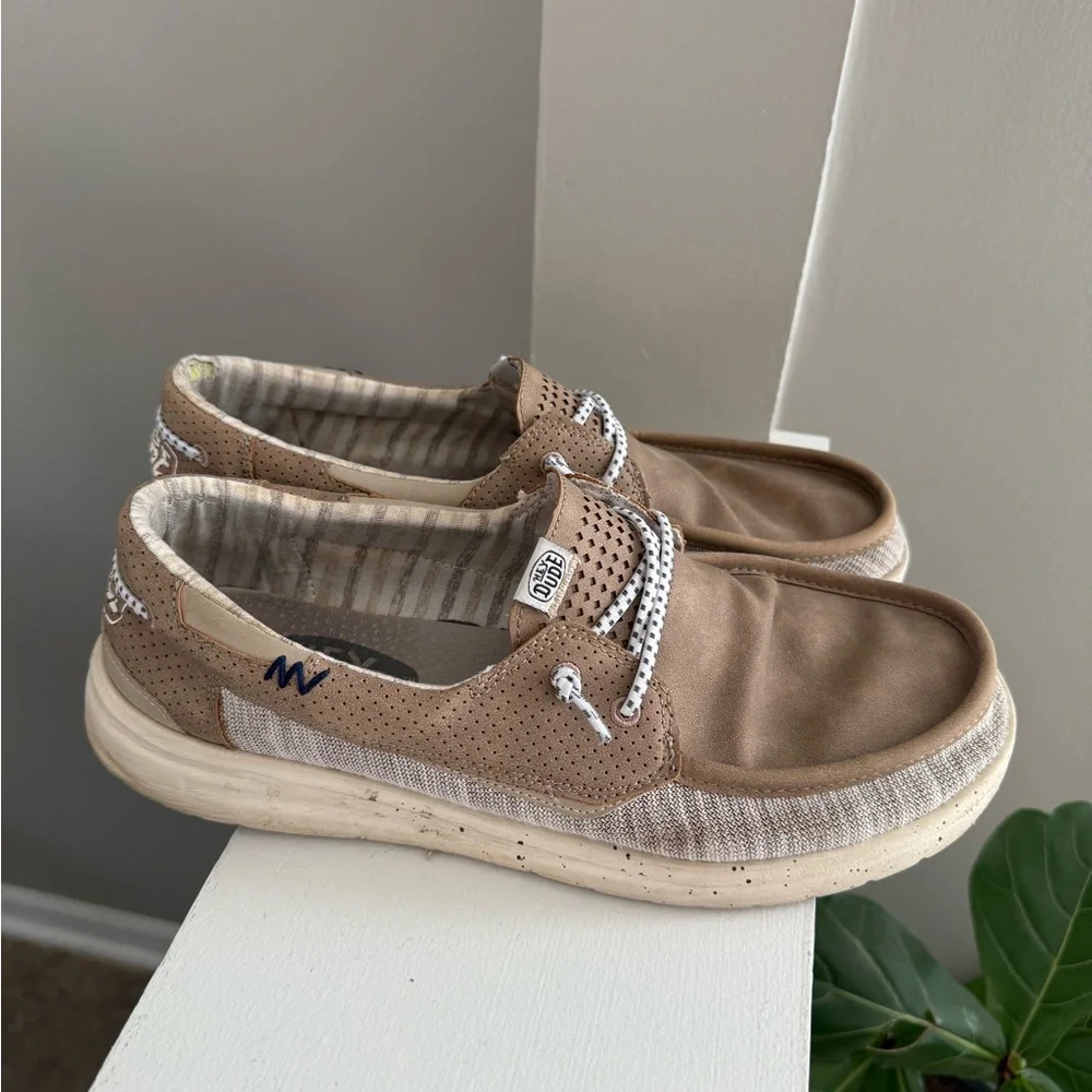 Hey Dude Men’s Size 11 Welsh Grip Loafers in Tan